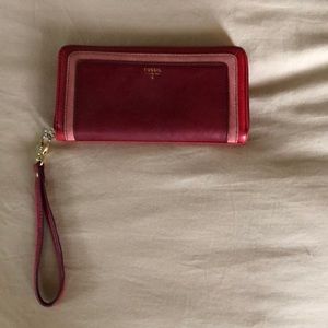 Fossil wristlet wallet